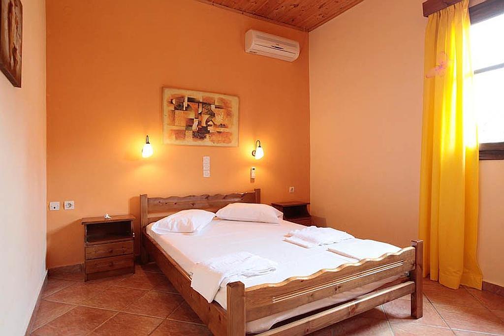 Yannis' Village Keri Rom bilde
