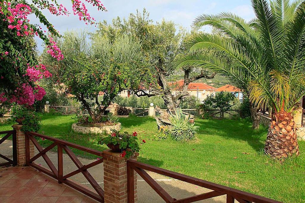 Yannis' Village Keri Rom bilde