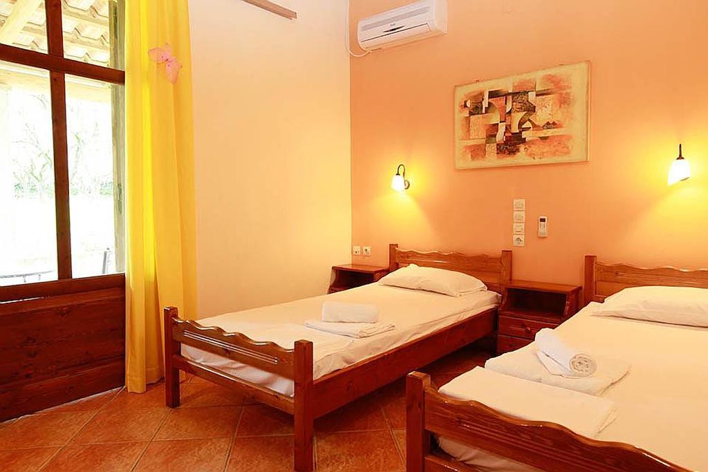 Yannis' Village Keri Rom bilde
